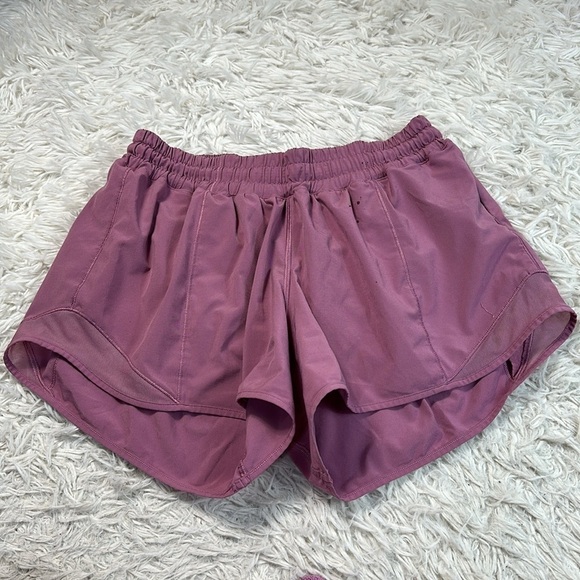 Lululemon Hotty Hot Short II (Long 4") Velvet Dust - Picture 1 of 6